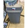 Image 5 : OCEANIC BIOCUBE MODEL 29A. 12V/60HZ. INCLUDES AQUARIUM ITEMS. WORKING