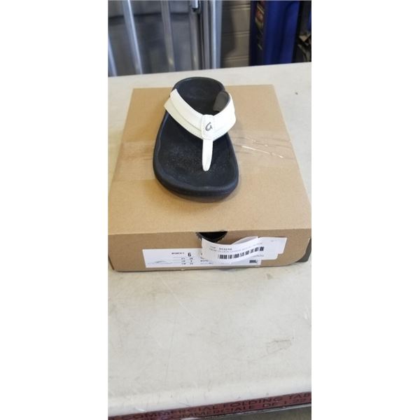 NEW OLUKAI OHANA WHITE / BLACK WOMENS SIZE 6