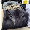 Image 10 : LOT OF WOMEN'S CLOTHING WITH TAGS