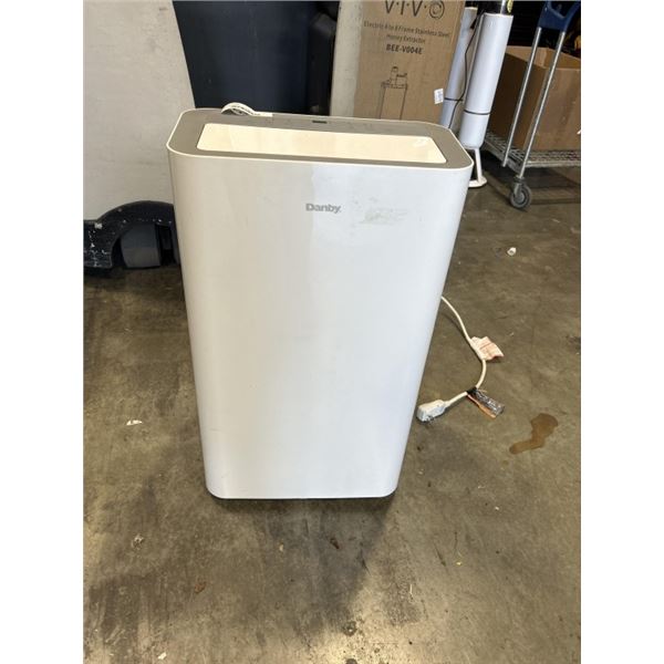 DANBY 12,000 BTU PORTABLE AIR CONDITIONER, WORKING NO ACCESSORIES