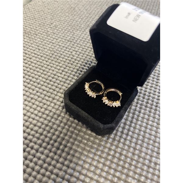 NEW 18K GOLD PLATED 1.5CT EACH PEAR AND HEART CUT SIMULAYED DIAMOND (CZ) HALO HUGGIE EARRINGS