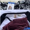 Image 9 : LOT OF WOMEN'S CLOTHING WITH TAGS SIZE LARGE