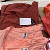 Image 7 : LOT OF WOMEN'S CLOTHING WITH TAGS