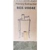 Image 3 : VIVO ELECTRIC 4 TO 8 FRAME STAINLESS STEEL HONEY EXTRACTOR