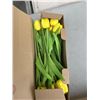 Image 3 : NEW MEBBAY VELVET JEWELLERY ORGANIZER AND 2 BOXES FAKE YELLOW TULIPS
