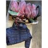 Image 1 : TRAY WITH 4 DOG HARNESS, KIDS STORMTECH JACKET, CLOCK