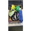 Image 1 : 5 KIDS BICYCLE HELMETS AND CANUCKS FLAG