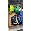Image 3 : 5 KIDS BICYCLE HELMETS AND CANUCKS FLAG