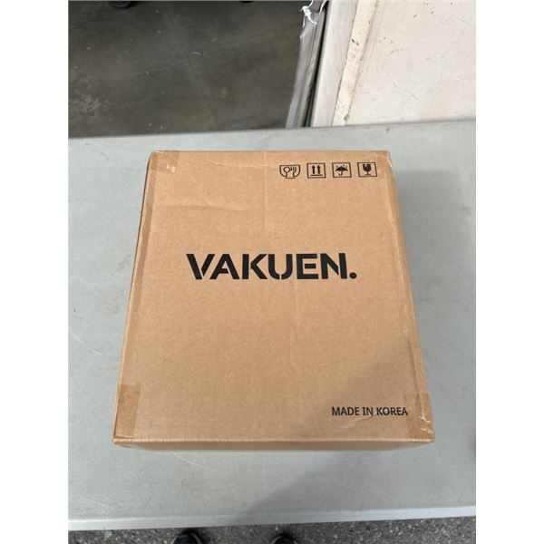 NEW VAKUEN VACUUM STARTER SET. CONTAINS 1 VACUUM PUMP AND 4 CONTAINERS