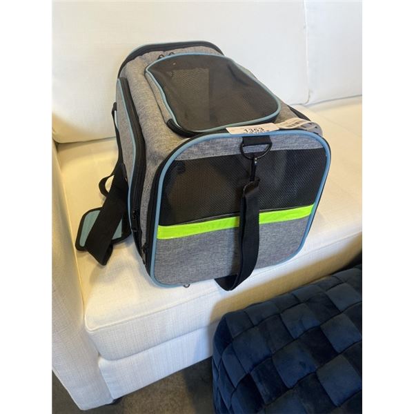CAT/SMALL DOG CARRIER
