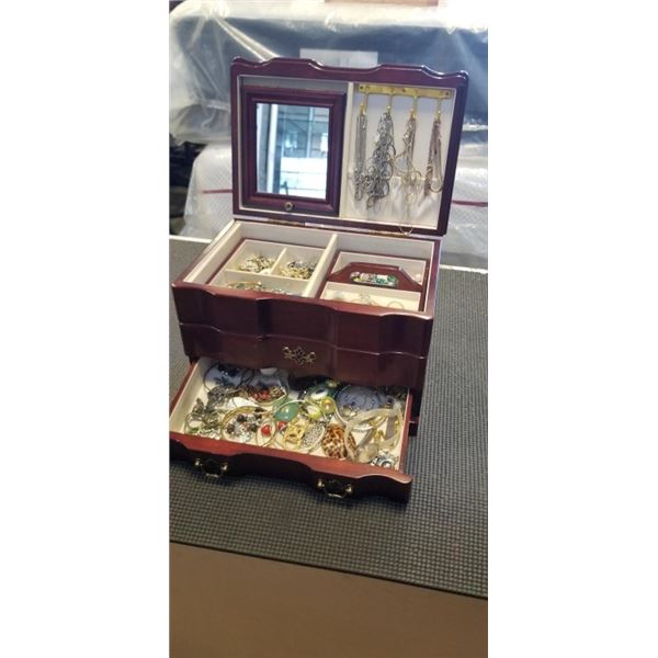 VINTAGE WOOD JEWELRY BOX W/ LOTS OF CONTENTS