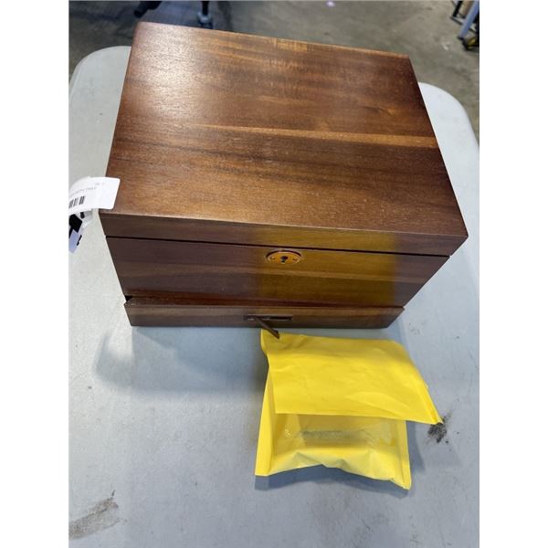 NEW WOODEN SMOKERS BOX WITH TRAY AND GLASS CONTAINERS