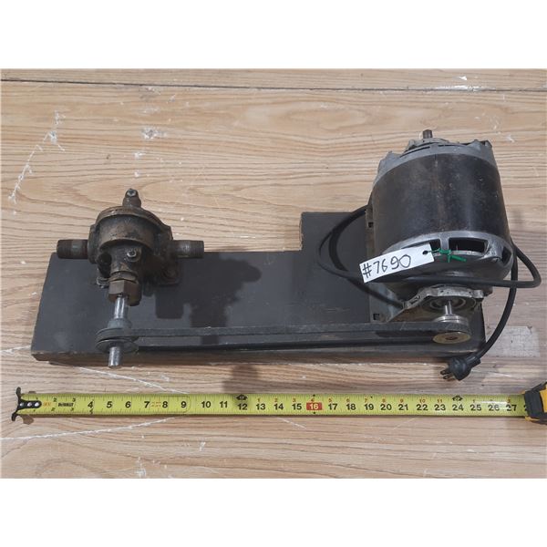 Vintage Sewing Machine Motar. (Untested)