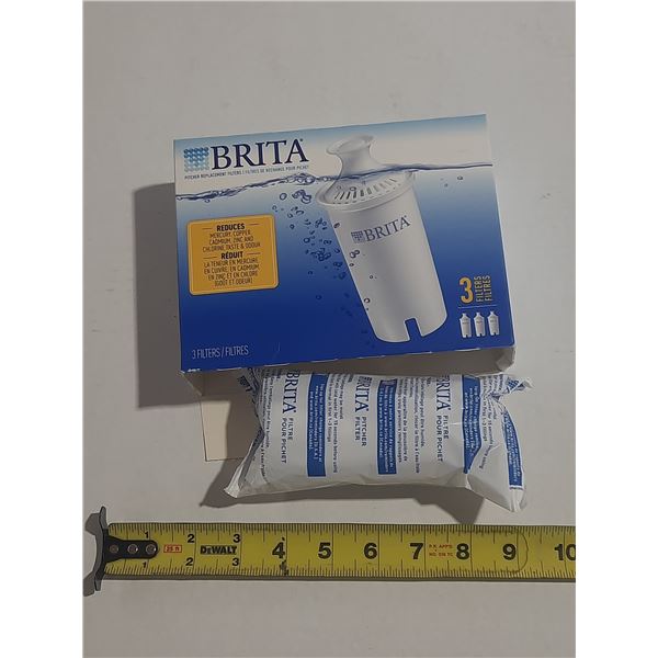 (1) Brita Water Pitcher Replacement Filter.
