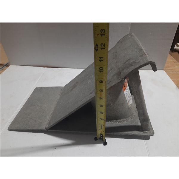 Aluminium Heavy Duty Wheel Chock For Construction and Large Trucks, (See Nameplate)