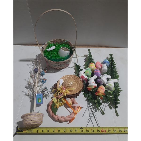 Lot Of Easter Decoration Items.