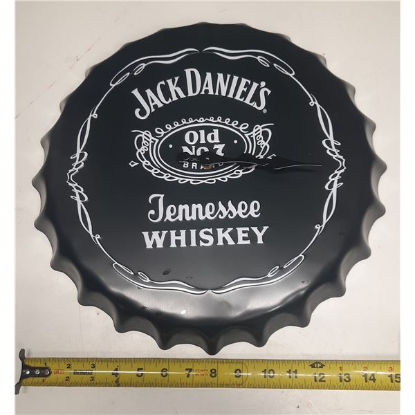 Jack Daniel's Tennessee Whiskey metal bottle cap clock, featuring a black design with the Old No.7 l