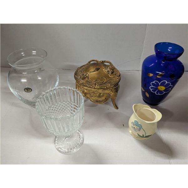 Vintage vases with jewellery box