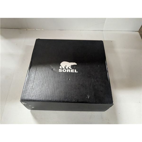 New in box, womens size 8 SOREL boots,