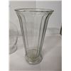 Image 2 : 3 Lg Glass vases
