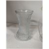 Image 4 : 3 Lg Glass vases