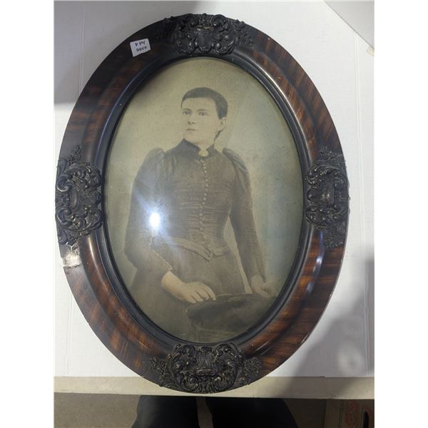 vintage oval frame, bubbleglass, old portrait included