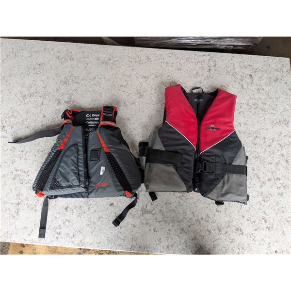 2 life jackets, size xs/s, s/m