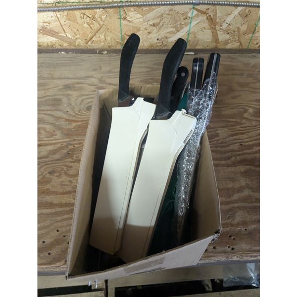 Lot of kitchen knives and sharpeners