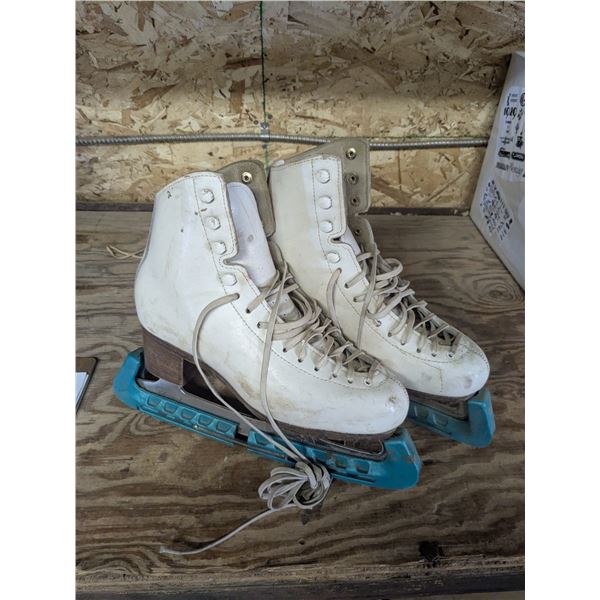 vintage Figure skates, made in italy, no size