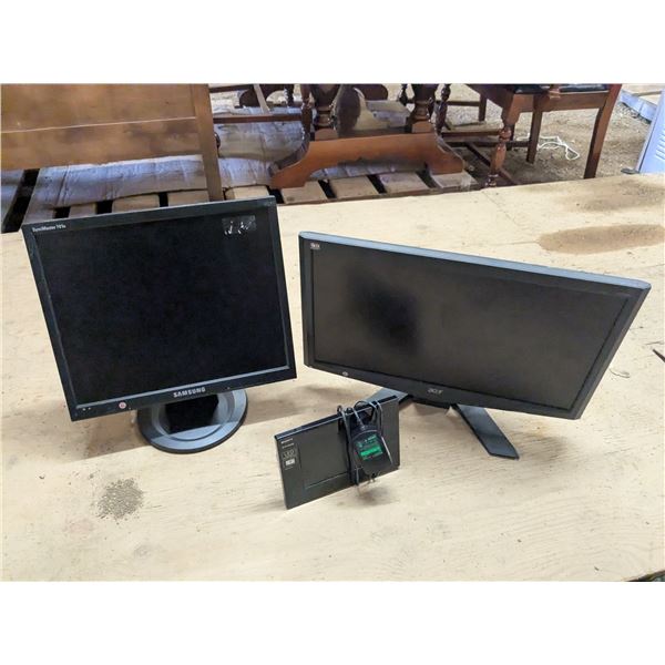 2 monitors. Digital picture frame