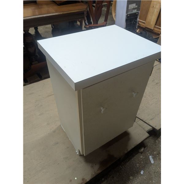 Cupboard(19x15x30") with countertop (21x16.5")