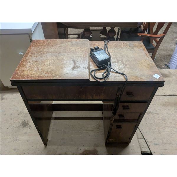 Vintage (1948-1954) singer sewing machine with folding table, and all accessories. (wiring needs rep