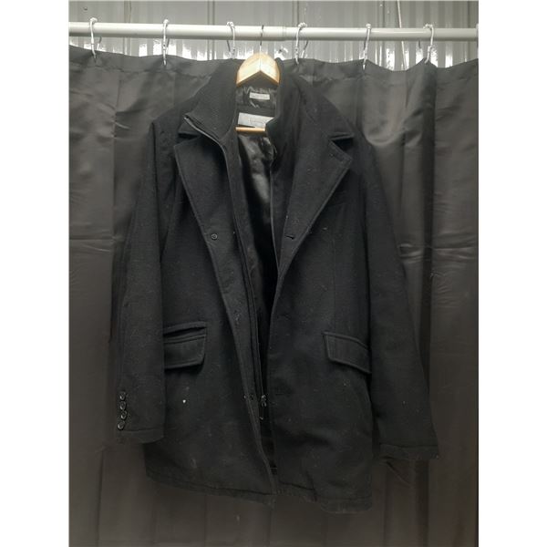 Perry Ellis Portfolio jacket is a large-sized wool blend item with a quilted lining.