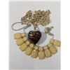Image 1 : 2 gold tone necklaces