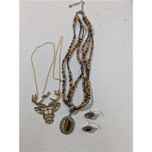 2 necklaces with pendants, 1 pair earings