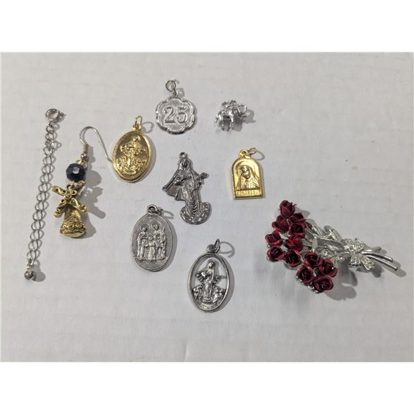 Religious pendanst, brooch, extras