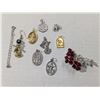 Image 1 : Religious pendanst, brooch, extras