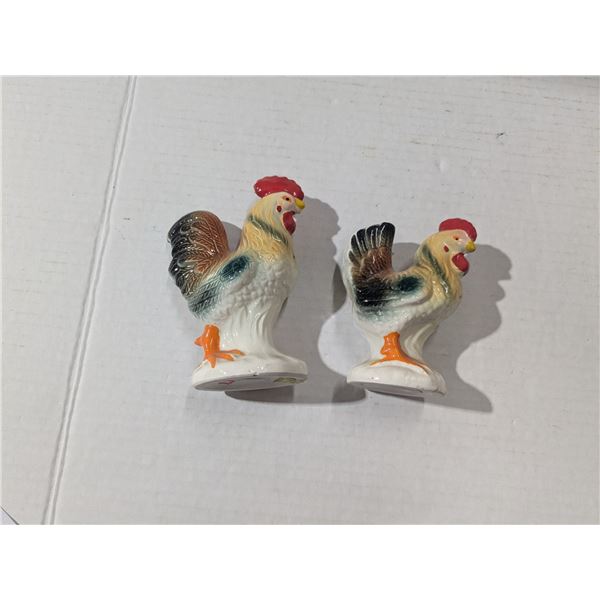Chicken and rooster salt and pepper shakers
