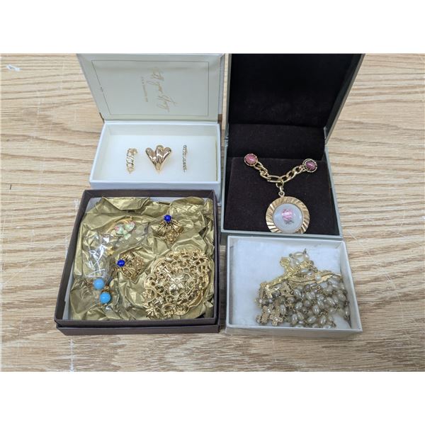 Gold tone Jewellery