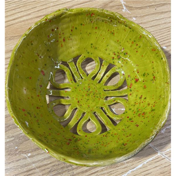 Ceramic berry bowl features a bright green glaze with vibrant red speckled accents.