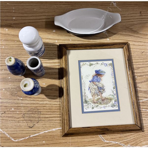 Blue butter dish and 3 small blue vases and white and blue design western scene container, little gi
