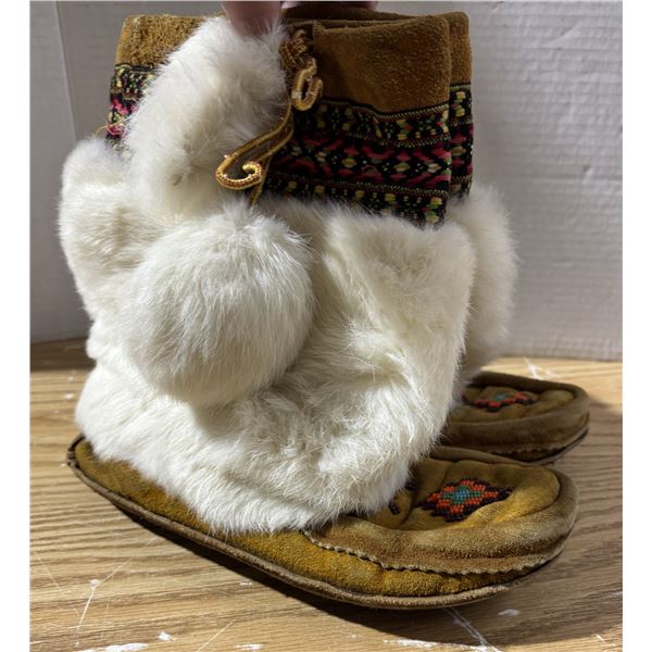 Mukluks Womens - Size - 8