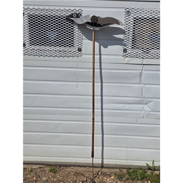 Standing garden whirly jig- 5ft H