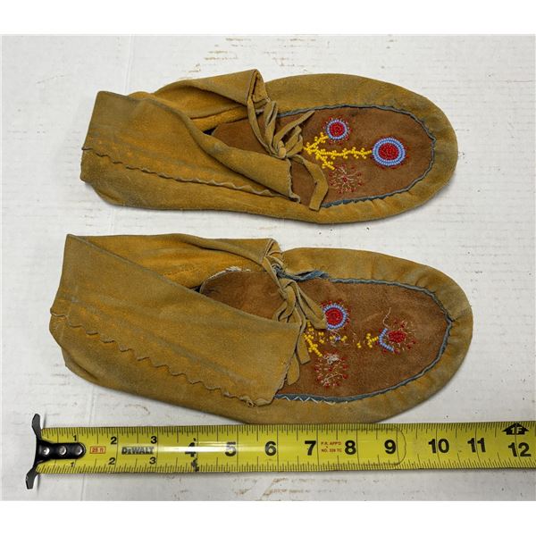 Beaded Moccasins (Size 10" from heel to toe)
