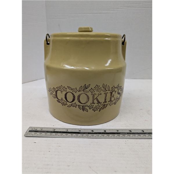 Vintage ceramic cookie jar