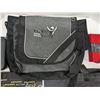 Image 3 : 3 handbags, one collapsible, with two cd folders