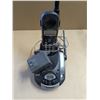 Image 4 : cordless phone, clock, decorative bottle