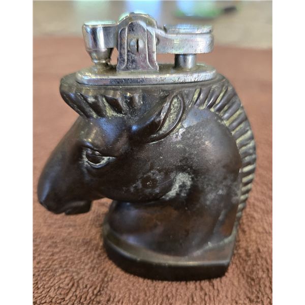 Vintage horse head metal table lighter.  3 1/4" tall, 3" across.  No marking, nice cond.