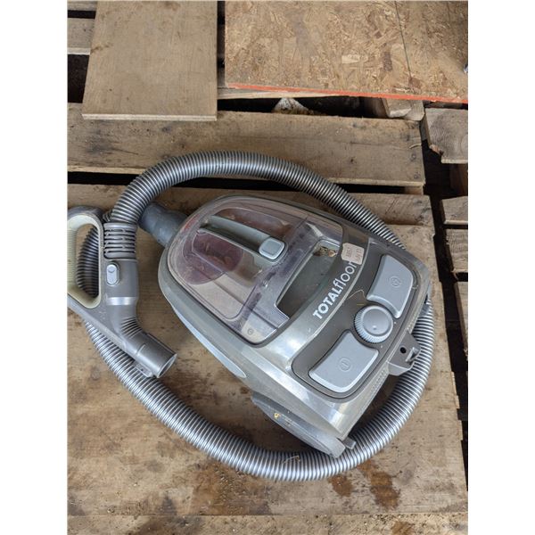 Bissell "total floor" vacumn, no attachments, tested-works