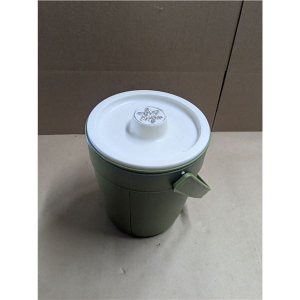 vintage rubbermaid insulated ice bucket with lid